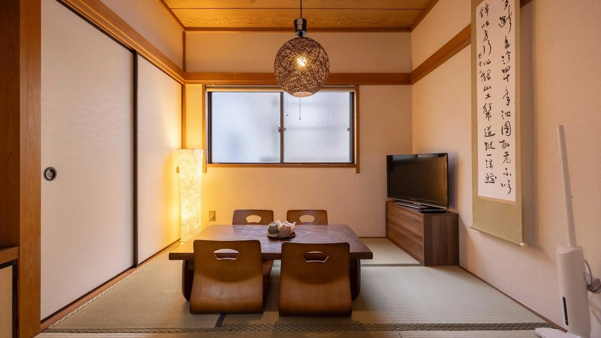 Higashi Komagata Building 2F3F Hk23 Tokyo Japan